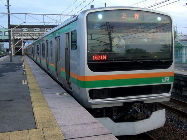 氏家駅で発車を待つ532M