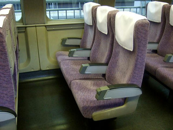 527-14のシート（3人掛け）