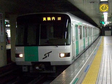 中島公園に入線する真駒内行き144列車