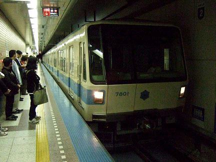 栄町駅に入線する福住行き191列車
