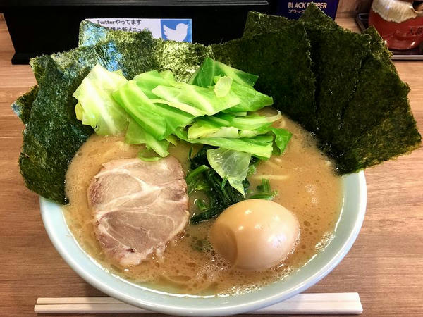 並らーめん 680円 ＋ キャベツ 100円 ＋ 海苔増し（5枚増） 100円 ＋ 味付半熟玉子 100円