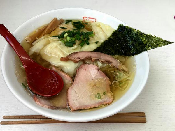 ワンタン麺（白醤油） 850円