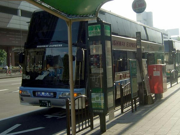 あべの橋停留所に到着したとちのき号