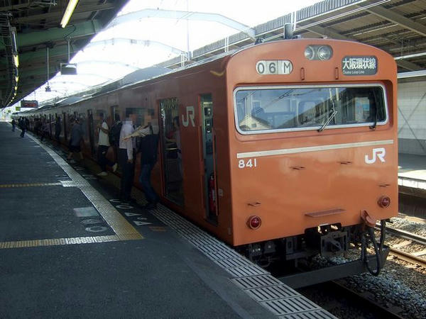 芦原橋駅に到着した大阪環状線1371列車