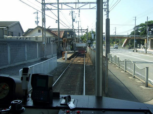 終点の浜寺駅前停留所進入