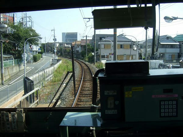 鳳駅手前で地上へ