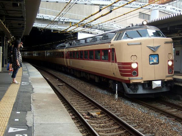 新大阪駅で見かけた485系の特急雷鳥号
