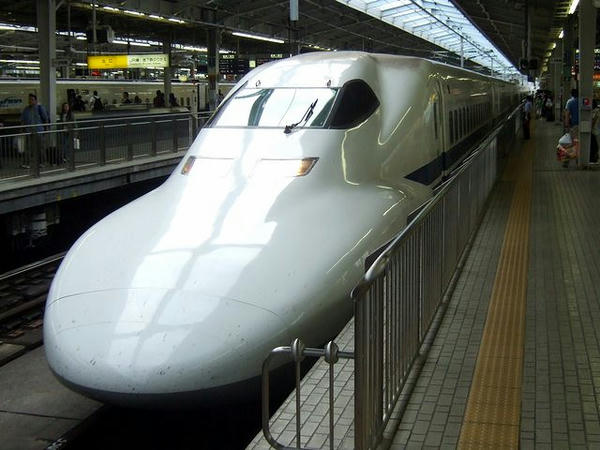 新大阪駅に入線するこだま674号