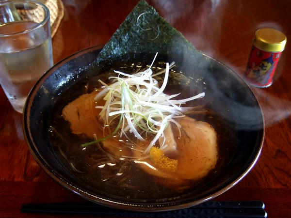 特製ラーメン（正油、そば殻麺） 700円※この日は味玉がなく60円引きになっていました。