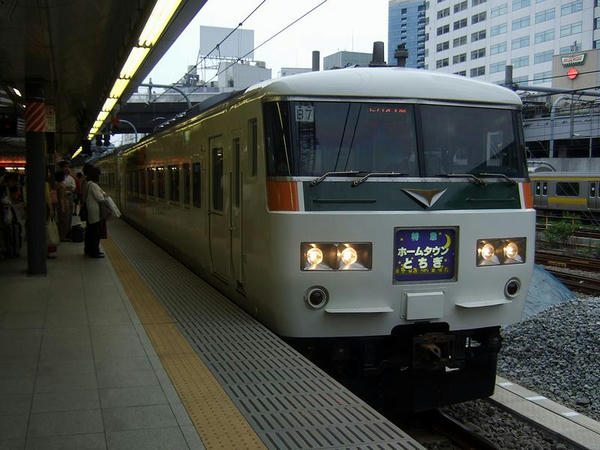 新宿駅入線時
