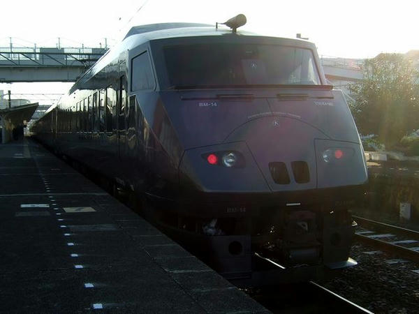 玉名駅に到着した特急リレーつばめ35号