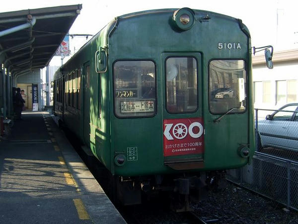上熊本駅で発車を待つ北熊本行き列車