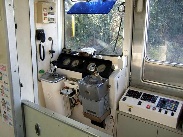 熊本電鉄6000系の運転席