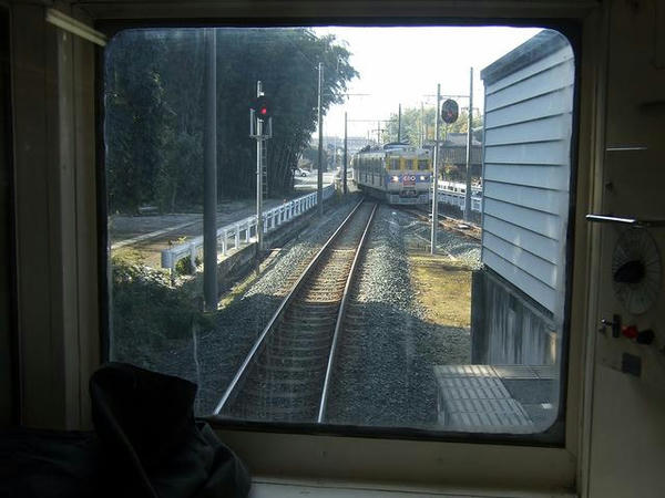 黒石駅で行き違い