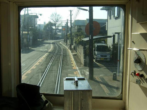 黒髪－藤崎宮前間の併用軌道を行く