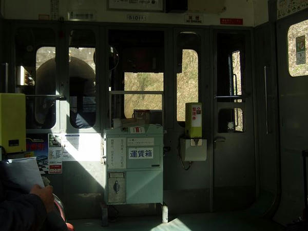 この区間唯一のトンネル（打越－池田間）に突入