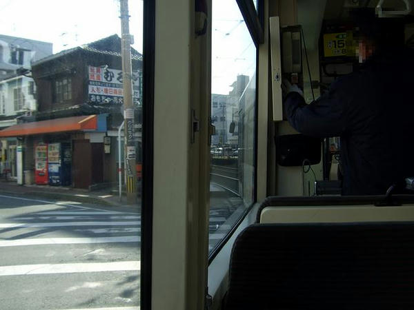 新町－洗馬橋間の専用軌道にさしかかったところ