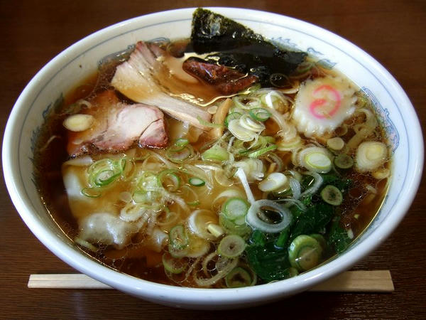 ワンタン麺 790円