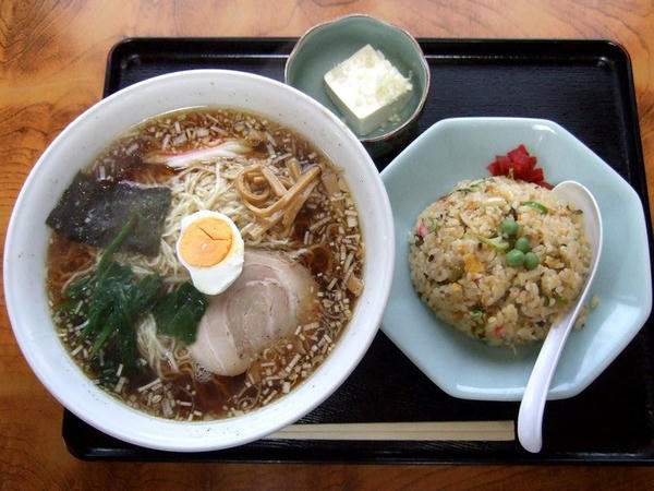 ラーメン＋半チャーハン 800円
