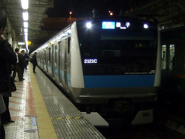 上野駅に入線する2121C