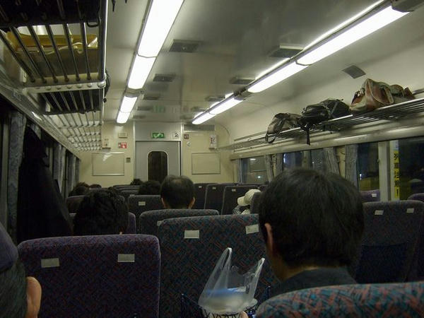 品川発車後の車内