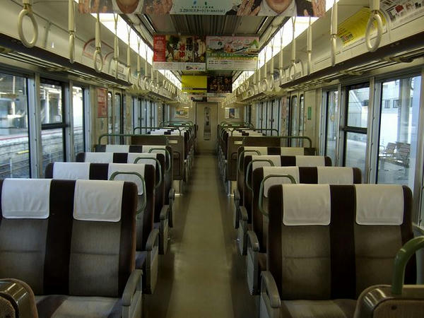 米原駅に停車中の車内