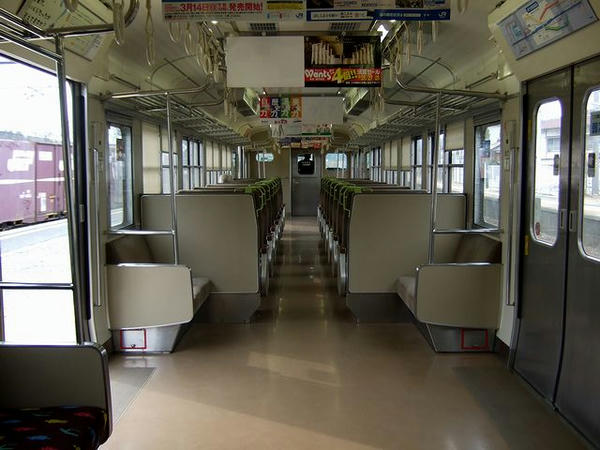 115系3000番台の車内
