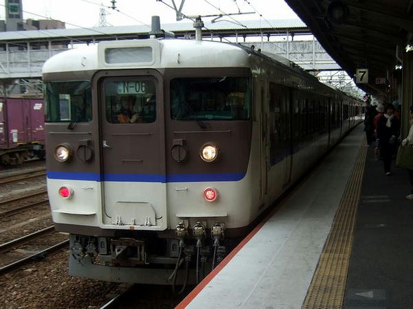 岩国駅に入線する3375M