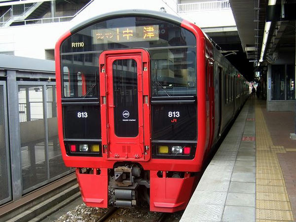 小倉駅で発車を待つ2057M