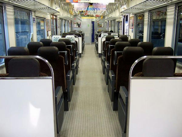 813系の車内