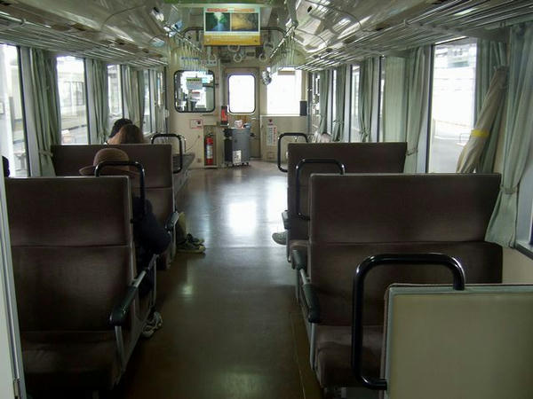 キハ120形の車内
