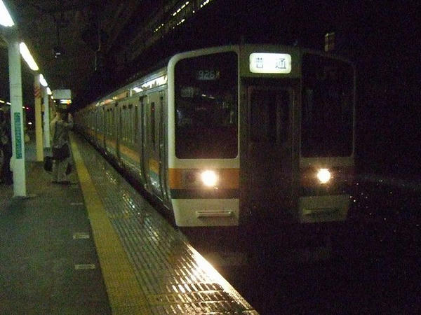 熱海駅に入線する926M