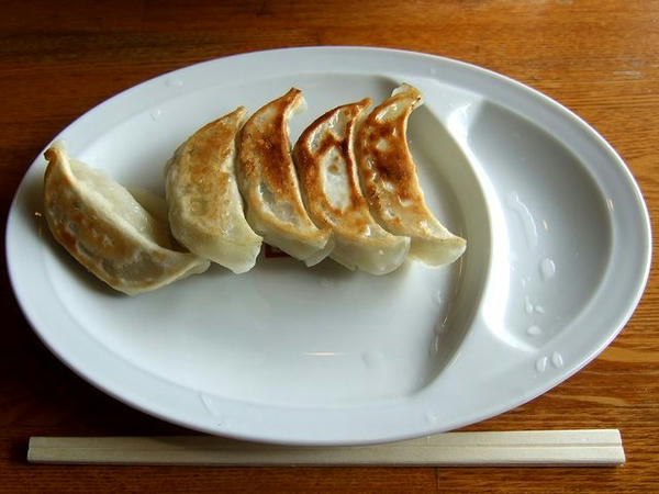 手作り焼き餃子 185円※特別価格（通常は370円）