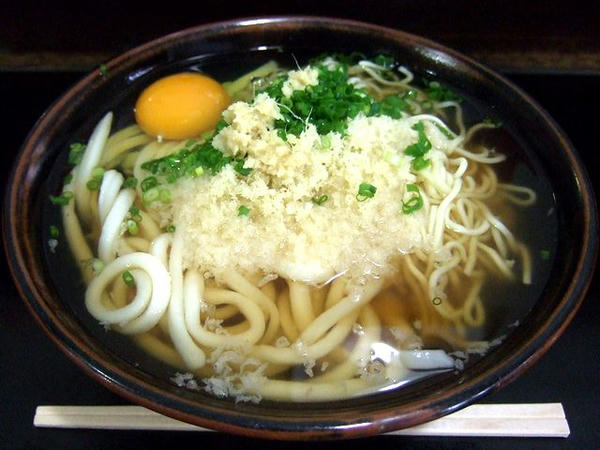 二玉（うどん＋中華そば） 270円 ＋ 生たまご 40円
