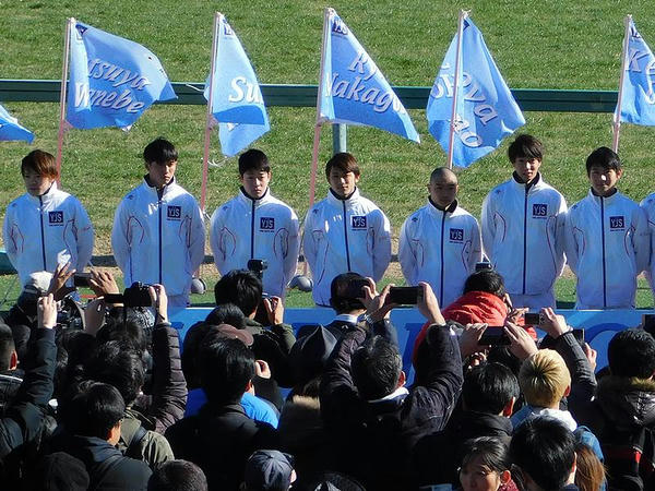 地方競馬所属騎手（左から、栗原、加藤聡、渡邊竜、鈴木祐、中越、保園、臼井）