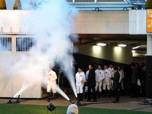 騎手登場はこんな感じで