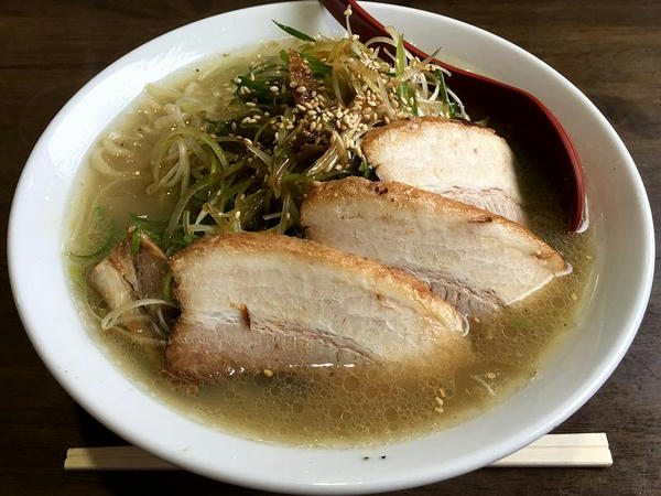 ネギラーメンチャーシュー3枚のせ 塩ネギ 800円