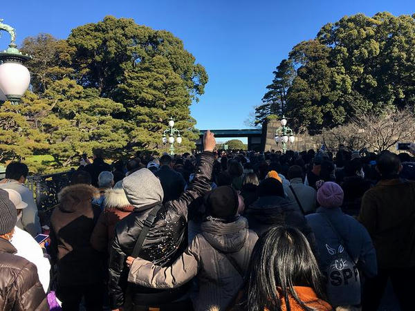 正門鉄橋を渡る