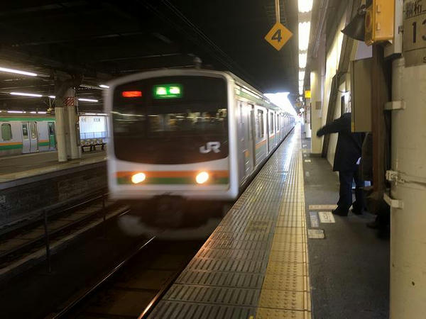 宇都宮駅に入線するJR宇都宮線黒磯行き普通列車