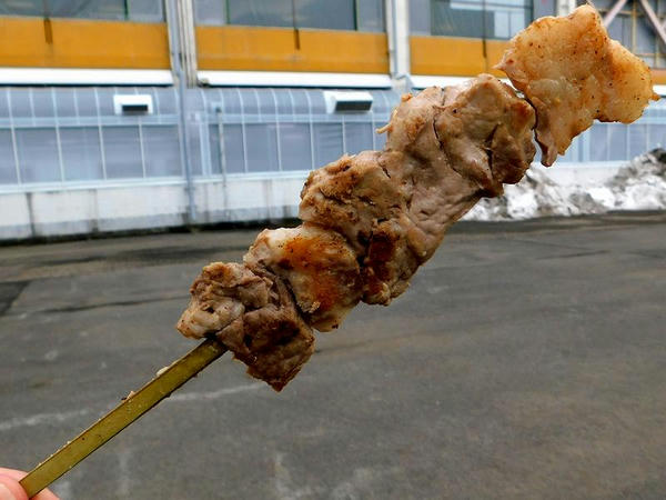 振る舞われた豚串