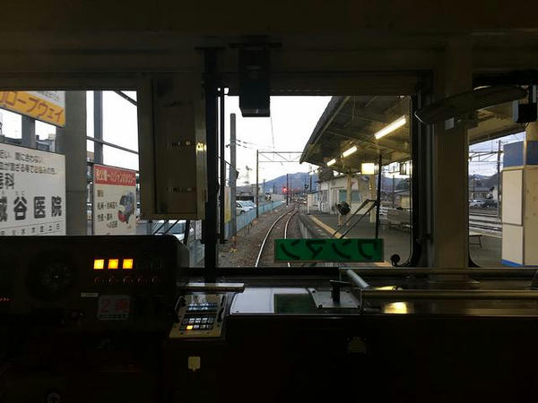 秩父駅に停車中（最後部の窓から）