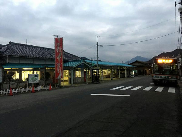 三峰口駅の駅舎