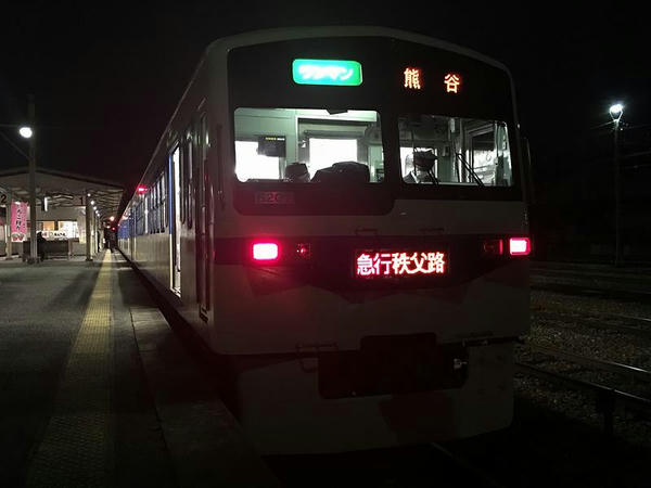影森駅で発車を待つ熊谷行き急行秩父路号