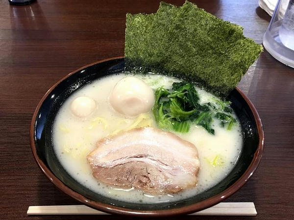 味玉塩ラーメン 800円