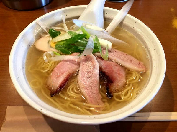 鯛塩らーめん～フランス産高級エシレバター入り～ 800円