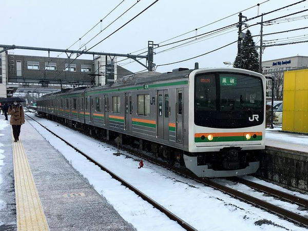 1月25日 某駅を発車する下り普通列車