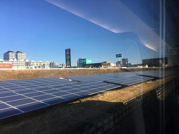 成田新幹線跡地のソーラーパネル