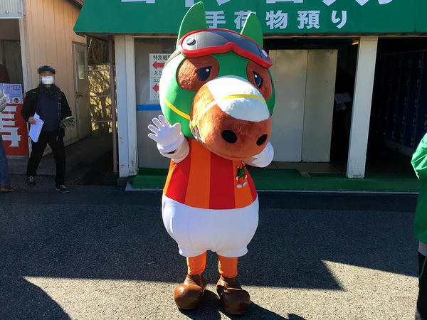 お出迎えするキャロッタさん