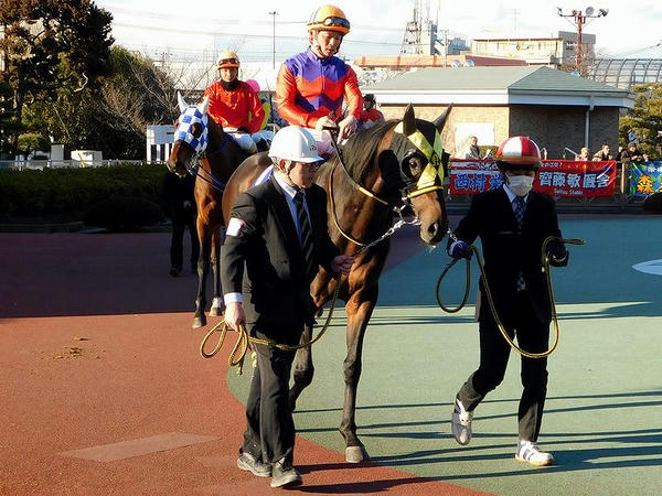 五十嵐冬樹騎手（馬主服・報知グランプリカップのパドックにて）
