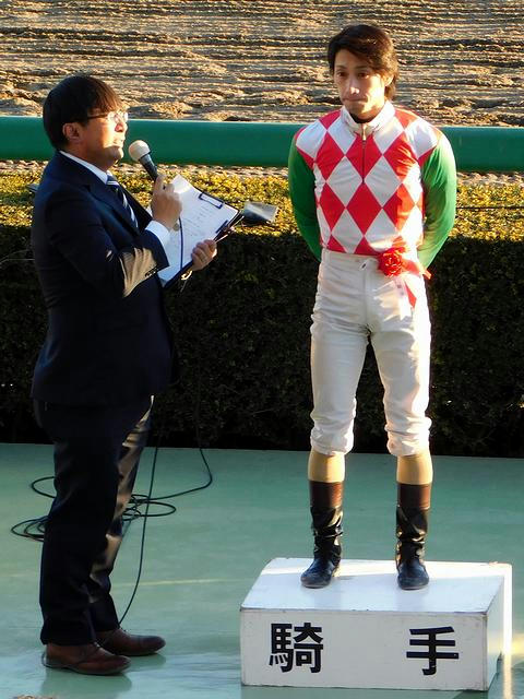 優勝した矢野貴之騎手